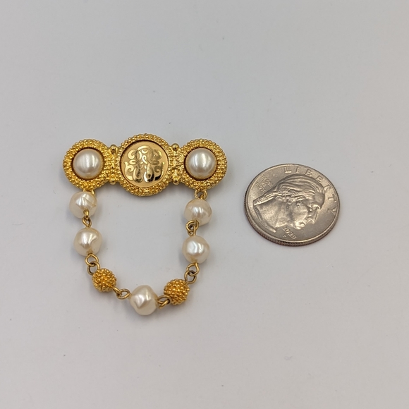 Decorated Bar & Chain Faux Pearls LIZ CLAIBORNE Vintage Gold Tone Brooch - Picture 9 of 11